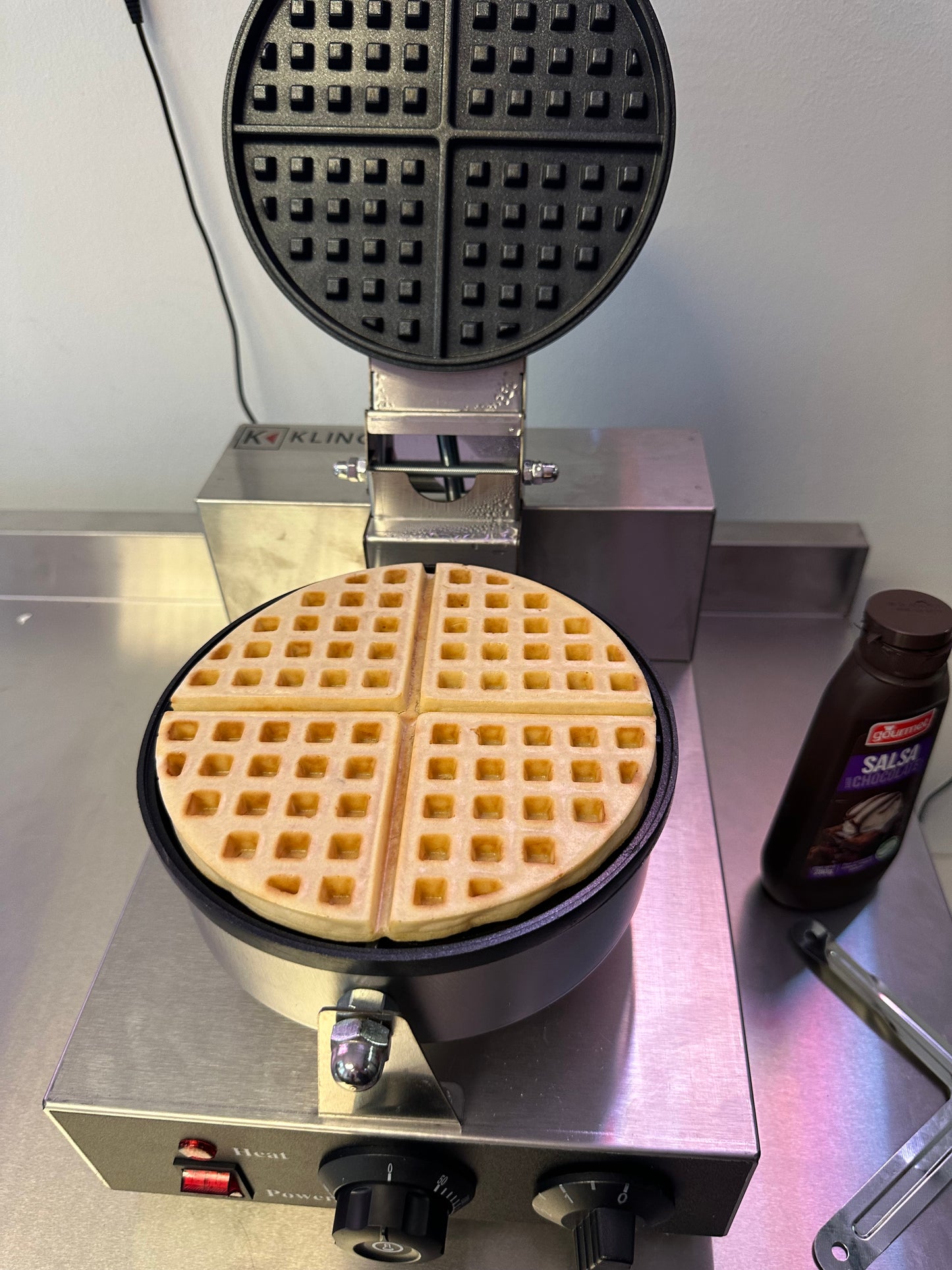 Máquina Waflera Industrial de 1 Plato Klinge – Waffles Perfectos para tu Negocio